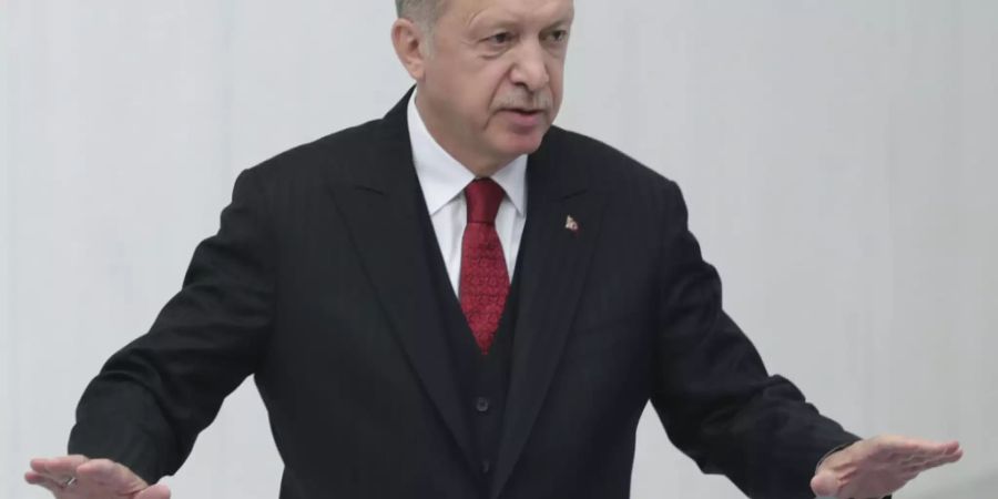 Recep Tayyip Erdogan, Präsident der Türkei, hält eine Rede im Parlament. Foto: Uncredited/Turkish Presidency/AP/dpa