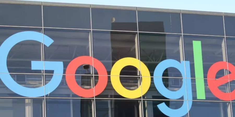 Der Handelsverband Deutschland (HDE) und Google haben eine breit angelegtes Digitalisierungsprogramm für den Einzelhandel gestartet. Foto: Christoph Dernbach/dpa