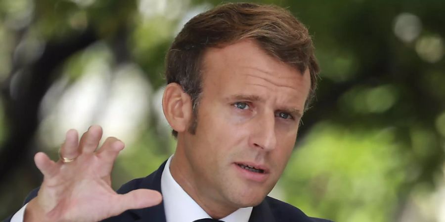 ARCHIV - Emmanuel Macron, Präsident von Frankreich, spricht bei einer Pressekonferenz in der Präfektur von Korsika. Macron ist überzeugt davon, dass Belarus (Weissrussland) vor einem Machtwechsel steht. Foto: Ludovic Marin/POOL AFP/AP/dpa