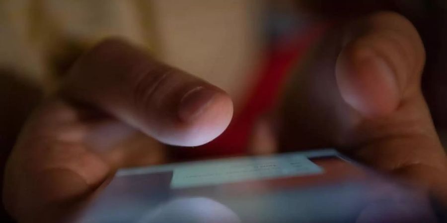 «Wenn wir sicherstellen wollen, dass die Menschen die Vorteile des Internets nutzen können, müssen wir Geräte erschwinglicher machen», sagt Teddy Woodhouse, Forschungsdirektor der Web-Stiftung. Foto: Sebastian Gollnow/dpa