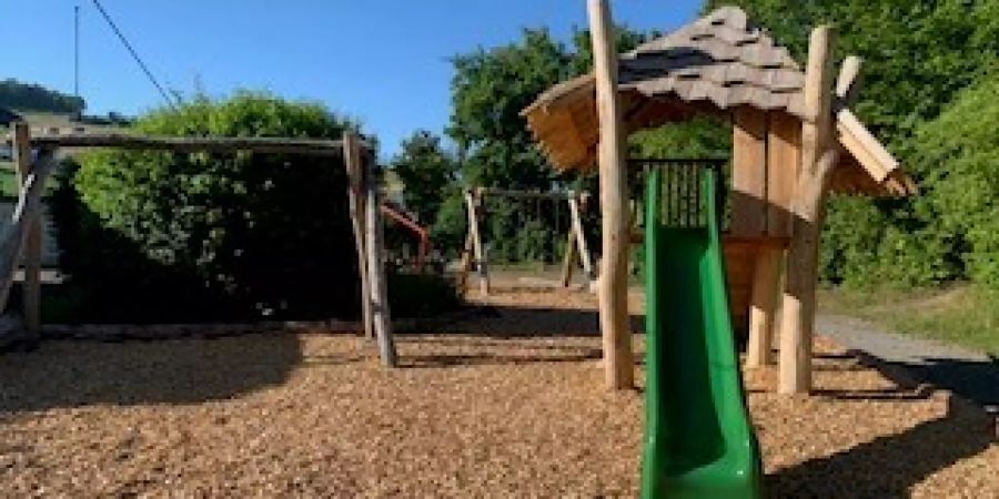 Neue Spielgeräte auf dem Schulareal