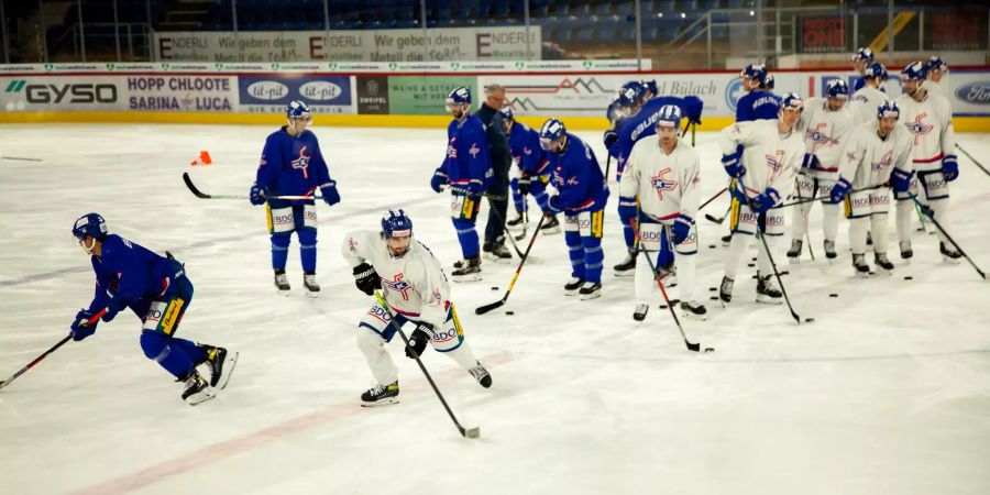 Der EHC Kloten beim Training.