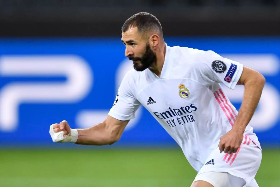 Karim Benzema jubelt im Spiel gegen Borussia Mönchengladbach.