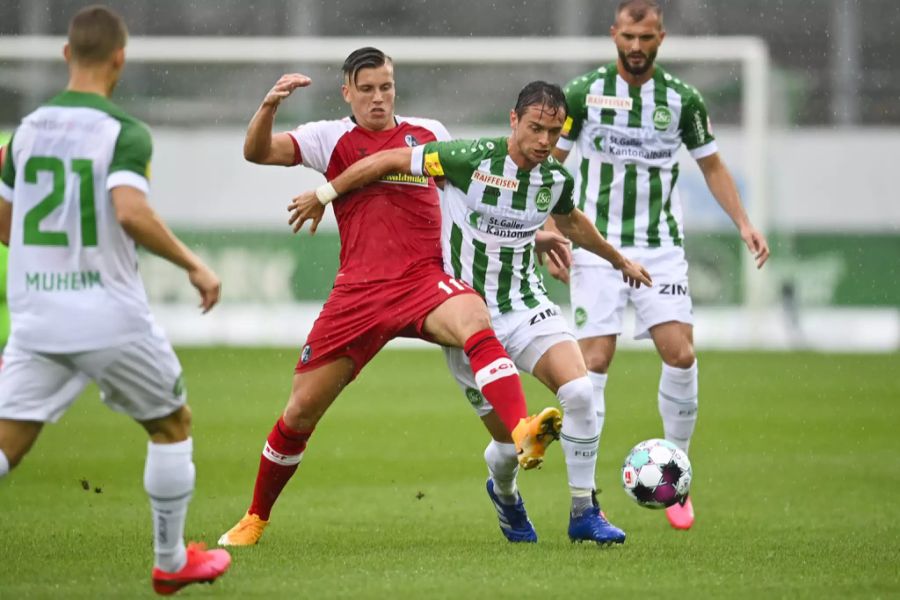 Ermedin Demirovic beim Testspiel gegen St.Gallen im Trikot des SC Freiburg.