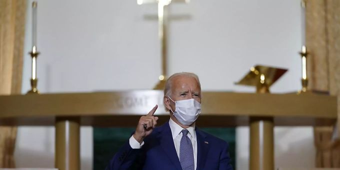 Joe Biden, demokratischer Präsidentschaftskandidat, trifft sich mit Gemeindemitgliedern in der Grace Lutheran Church. Biden besuchte am Donnerstag die Stadt Kenosha, in der ein Polizist Blake mehrfach in den Rücken geschossen hatte. Foto: Carolyn Kaster/AP/dpa Joe Biden, demokratischer Präsidentschaftskandidat, trifft sich mit Gemeindemitgliedern in der Grace Lutheran Church. Biden besuchte am Donnerstag die Stadt Kenosha, in der ein Polizist Blake mehrfach in den Rücken geschossen hatte. Foto: Carolyn Kaster/AP/dpa