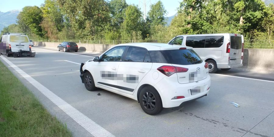 Auffahrkollision zwischen Auto und Lieferwagen