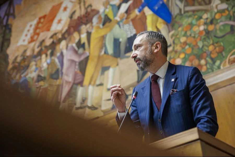 Der Walliser Staatsrat Fréderic Favre erklärt, was die Jäger bis zum 1. Dezember lernen.