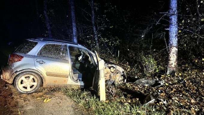 Am Auto entstand ein Totalschaden. Totalschaden am Auto