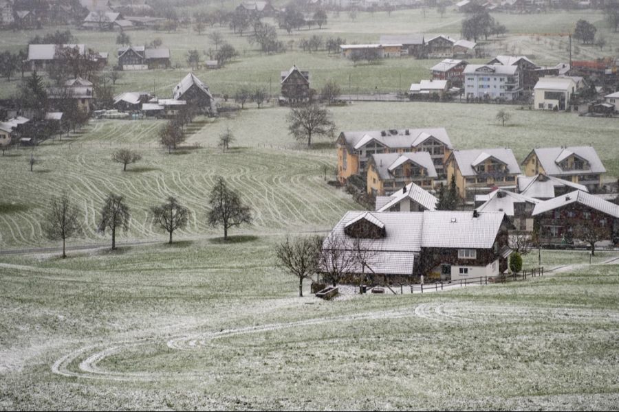 Auch im Flachland soll es «verbreitet Schneeflocken geben». (Archiv)