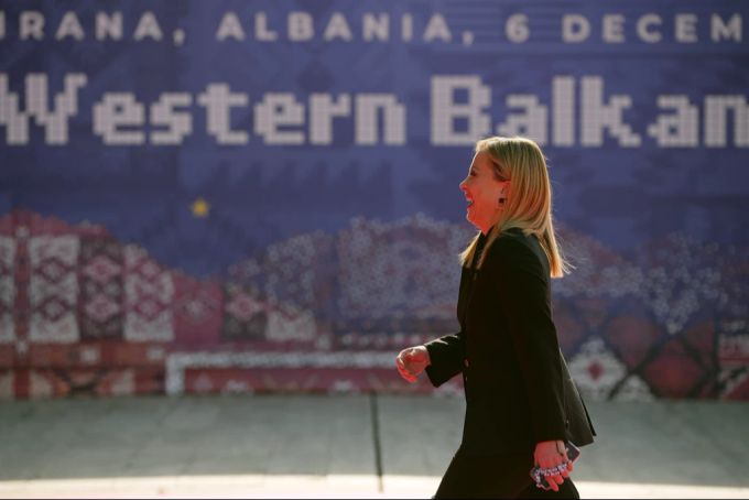 Die italienische Premierministerin Giorgia Meloni am Gipfel der EU mit den westlichen Balkanstaaten in Tirana, Albanien, 6. Dezember 2022. Giorgia Meloni Italien Albanien
