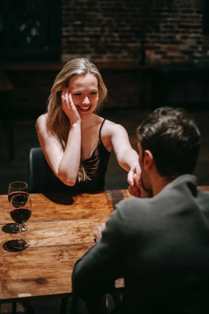 Ein Date zum Dahinschmelzen - oder zum Davonlaufen? Dafür bekommt man recht schnell ein Gefühl. Date, Verabredung, Ego