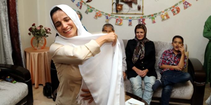 Die festgenommene Menschenrechtsanwältin Nasrin Sotudeh vor rund zehn Jahren in ihrem Zuhause. menschenrechtsanwältin iran