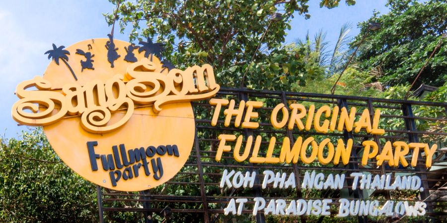 Schild mit Original Fullmoon Party von Thailand.