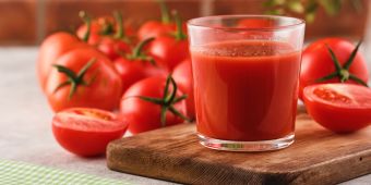 Tomatensaft im Glas.