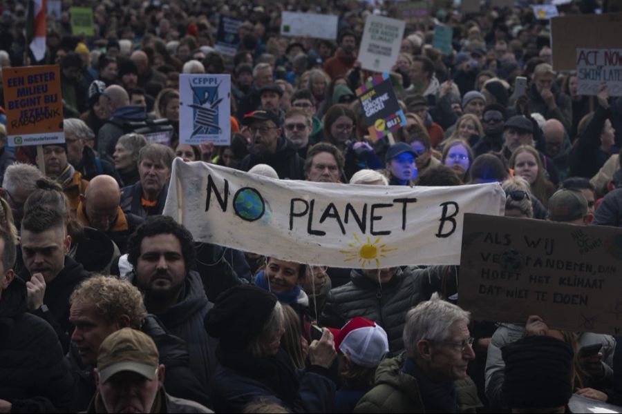 70'000 Personen haben am Sonntag an der Klimaprotestkundgebung teilgenommen. Die Demonstration fand zehn Tage vor den nationalen Wahlen statt.