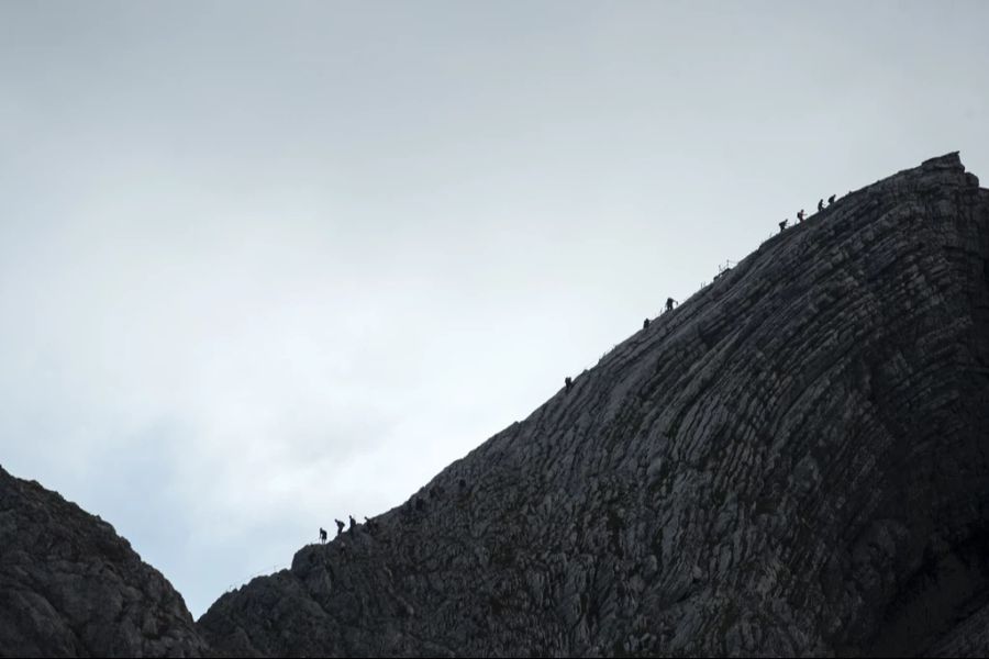 In den Bergen sind je nachdem, wie exponiert der Berg ist, Orkanböen möglich.