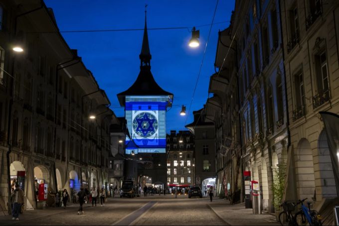 Der Zytglogge in Bern erstrahlt in der Flagge Israels – aufgenommen am 12. Oktober 2023, kurz nachdem der Israel-Krieg ausgebrochen ist. (Symbolbild) Israel-Krieg