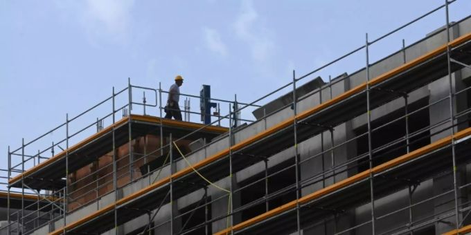Arbeiter auf einer Baustelle Arbeiter auf einer Baustelle