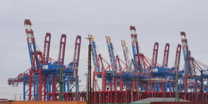 Blick in den Hamburger Hafen. Foto: Marcus Brandt/dpa Blick in den Hamburger Hafen. Foto: Marcus Brandt/dpa