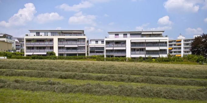 Wohnblöcke in der Zuger Gemeinde Hünenberg. Wohnungen Zug Hünenberg