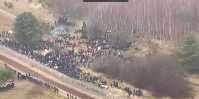 Drama in Sicht - Migranten-Gruppe unterwegs von Belarus nach Polen