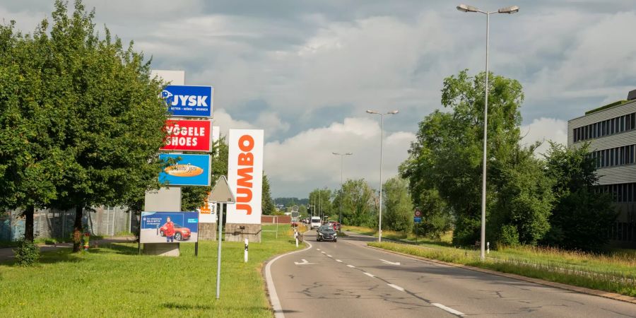 Zürichstrasse Richtung Uster Gemeinde Hinwil (ZH).