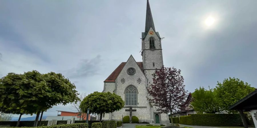 Die Pfarrkirche Maria Himmelfahrt in Hildisrieden.