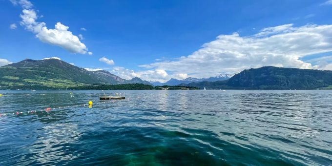 Der Ausblick auf den Viewaldstättersee in Meggen. Der Ausblick auf den Viewaldstättersee in Meggen.