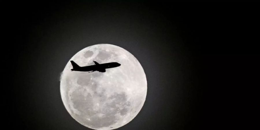 nacht flugzeug
