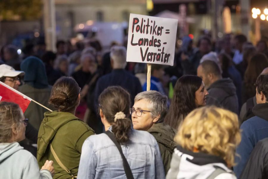 Der Unterschied zu dieser Demo an einem Donnerstag im September: Die Demo am Samstag wurde von der Stadt Bern bewilligt.