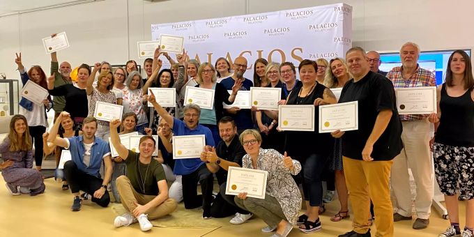 Gabriel Palacios bildet mitunter medizinisches Personal in der Hypnose aus. Palacios Relations GmbH