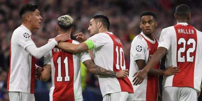 Ajax Amsterdam musste sich vor dem Rückspiel gegen Dortmund mit einem Remis in de Liga zufrieden geben. Foto: Bernd Thissen/dpa Ajax Amsterdam musste sich vor dem Rückspiel gegen Dortmund mit einem Remis in de Liga zufrieden geben. Foto: Bernd Thissen/dpa