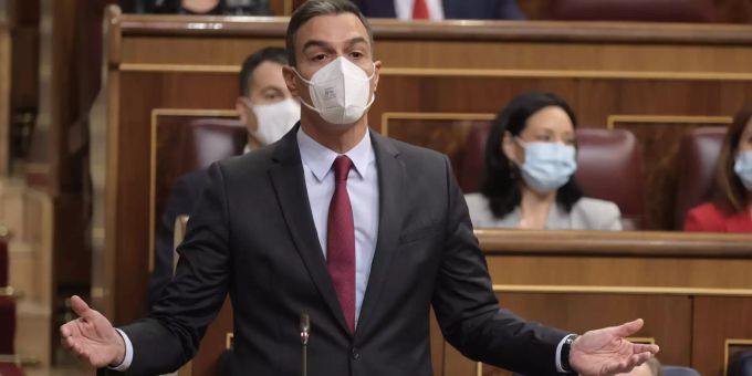 Spaniens Premierminister Pedro Sanchez. Spanish Parliament session in Madrid