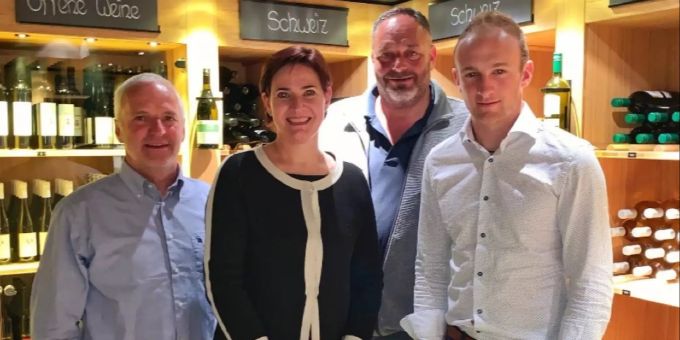 Kaspar Hoffmann (v.l.), Valérie Favre Accola, Conrad Stiffler und Scott Rüesch von der SVP Davos. SVP Davos