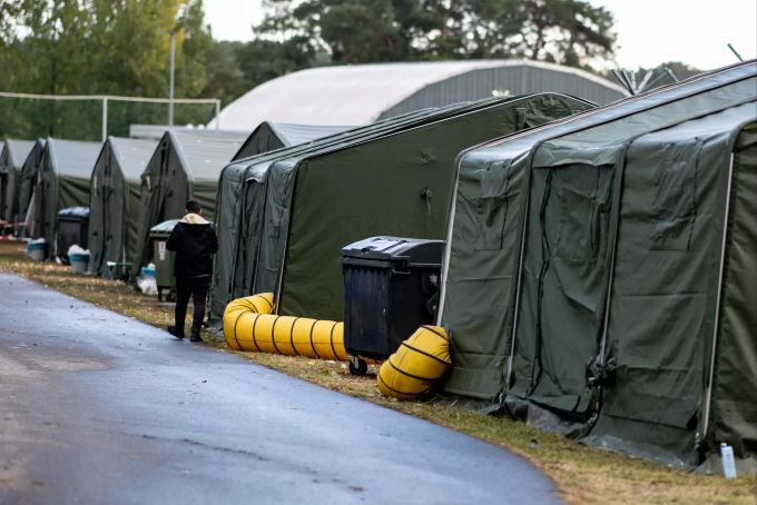 In diesen Zelten werden die Flüchtlinge untergebracht. Migration