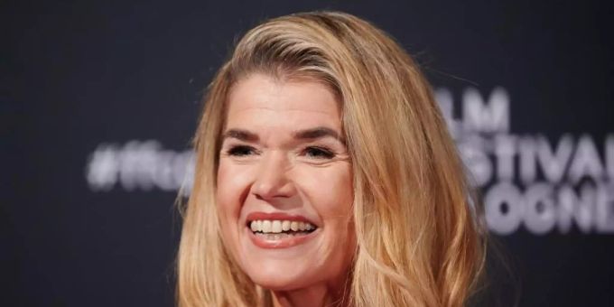 Anke Engelke fordert bei «Wer stiehlt mir die Show?» Joko Winterscheidt heraus. Foto: Henning Kaiser/dpa Anke Engelke fordert bei «Wer stiehlt mir die Show?» Joko Winterscheidt heraus. Foto: Henning Kaiser/dpa