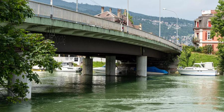 Brücke über den Nidau-Büren Kanal in Nidau.