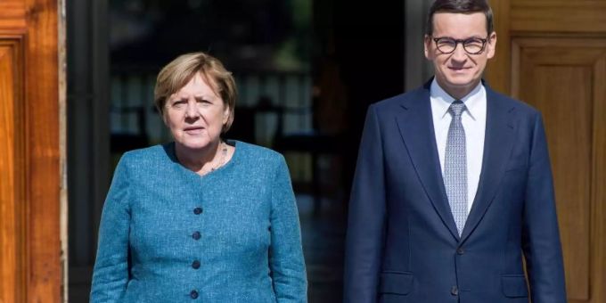 Noch-Bundeskanzlerin Angela Merkel und der polnische Ministerpräsidenten Mateusz Morawiecki. Foto: Attila Husejnow/SOPA Images via ZUMA Press Wire/dpa Noch-Bundeskanzlerin Angela Merkel und der polnische Ministerpräsidenten Mateusz Morawiecki. Foto: Attila Husejnow/SOPA Images via ZUMA Press Wire/dpa