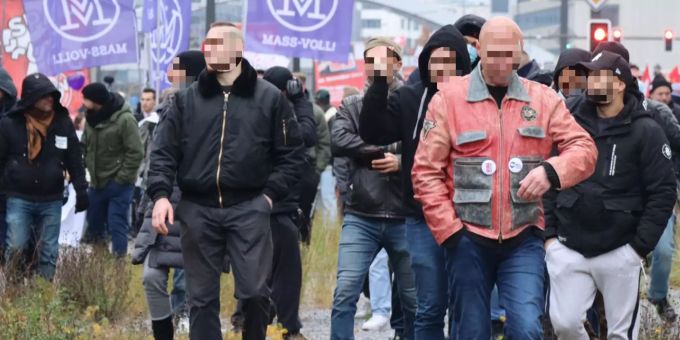 An der Demonstration gegen die Massnahmen zur Bekämpfung des Coronavirus am Samstag in Zürich waren auch Rechtsradikale. Coronavirus