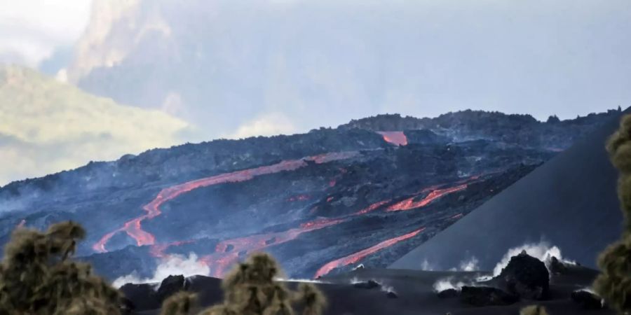 Lavaströme vom Vulkan Cumbre Vieja auf La Palma