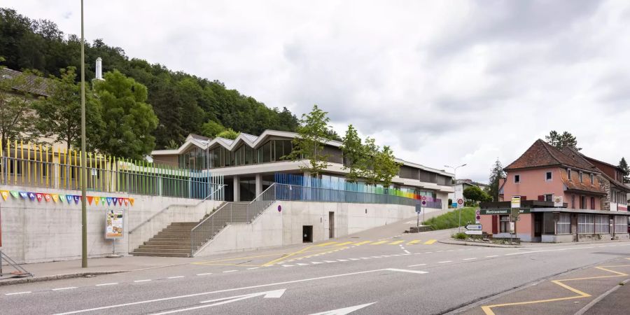 Die Primarschule an der Baselstrasse in Laufen.