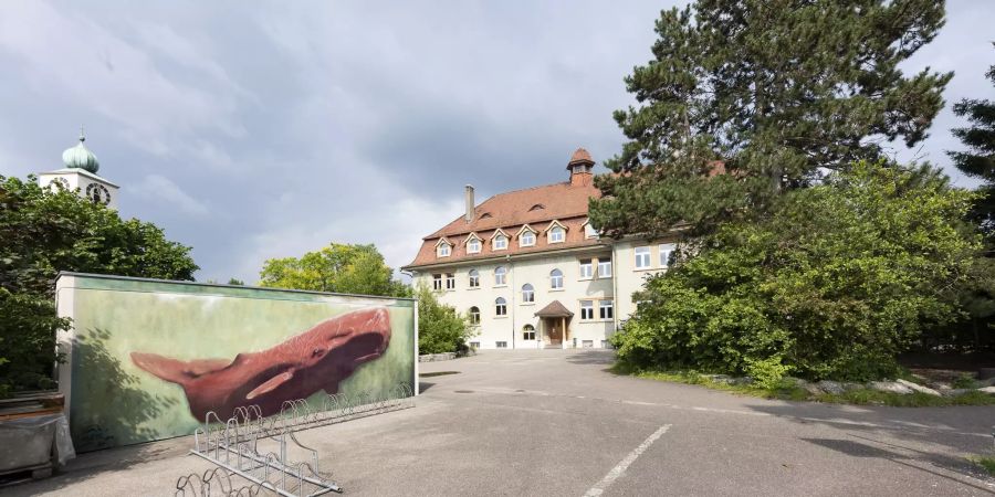 Das Schulhaus Loog in Münchenstein.