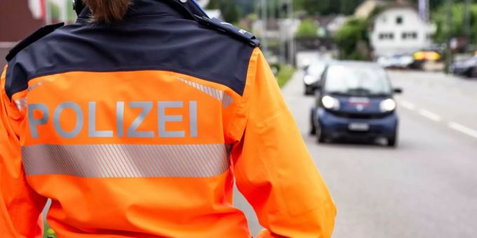 Am Wochenende wurden in Sankt Gallen Verkehrskontrollen durchgeführt. Dabie wurde ein Polizist touchiert. Sankt Gallen