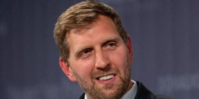 Dirk Nowitzki bei der Vortragsreihe «Menschen in Europa» der «Passauer Neuen Presse». Foto: Armin Weigel/dpa Dirk Nowitzki bei der Vortragsreihe «Menschen in Europa» der «Passauer Neuen Presse». Foto: Armin Weigel/dpa
