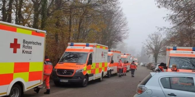 19 Fahrzeuge stehen für die Verlegung im Einsatz. Coronavirus