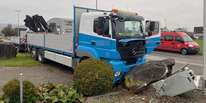 Der Chauffeur wurde beim Unfall verletzt. Unfall