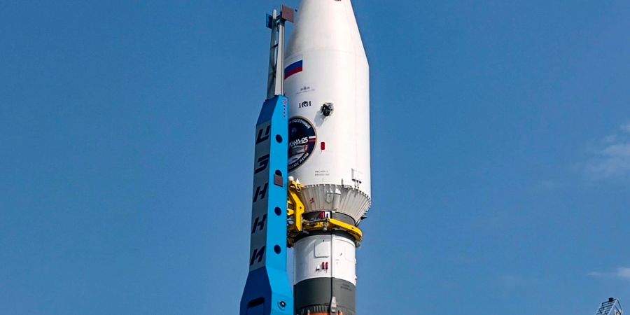 Die Trägerrakete vom Typ Sojus-2.1b mit der Raumsonde «Luna-25» an Bord steht am Startplatz auf dem Weltraumbahnhof Wostotschny.