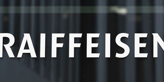 Raiffeisen hat im ersten Halbjahr wesentlich mehr Einnahmen erzielt und einen Gewinnsprung gemacht. Der Reingewinn kletterte um einen Viertel auf 701 Millionen Franken. (Archivbild) Heinz Huber Raiffeisen