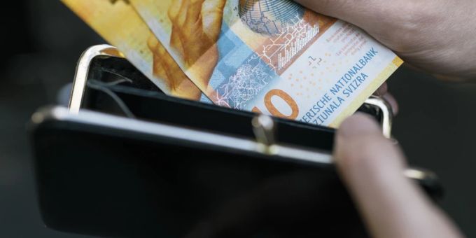 Gemäss einer Studie der Gewerkschaft Unia haben Unternehmenschefs 2022 im Durchschnitt einen 139-mal höheren Lohn bezogen, als die Angestellten mit den tiefsten Löhnen erhalten haben. (Symbolbild) lohnungleichheit