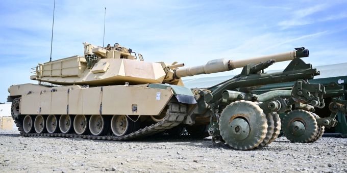 Ein Abrams-Panzer der US-Armee: Mit diesen Panzern werden künftig auch Soldaten in der Ukraine kämpfen. Ein Abrams-Panzer der US-Armee: Mit diesen Panzern werden künftig auch Soldaten in der Ukraine kämpfen.